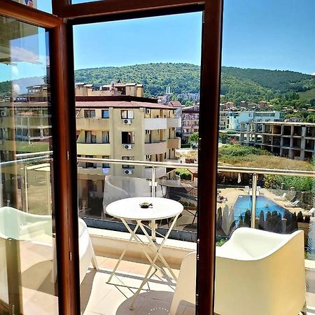 Obzor Tatyana Apartaments Bonjour Екстер'єр фото