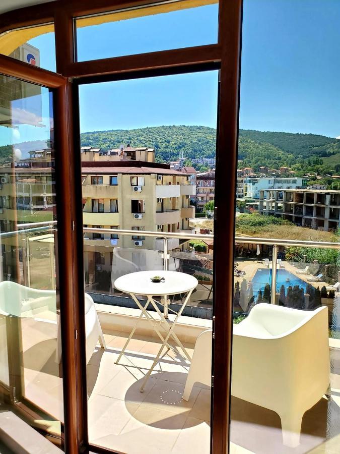 Obzor Tatyana Apartaments Bonjour Екстер'єр фото